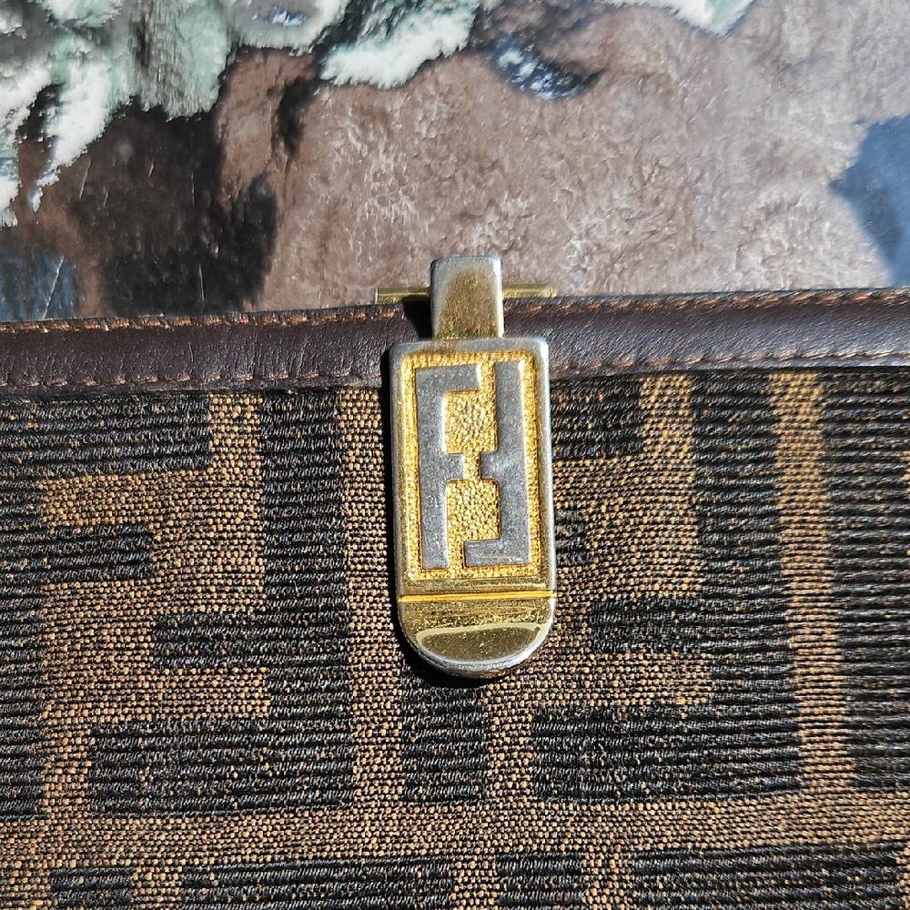 VNT Fendi Unisex Zucca Bifold Leather Wallet With Gold Clasp 🌟🌟